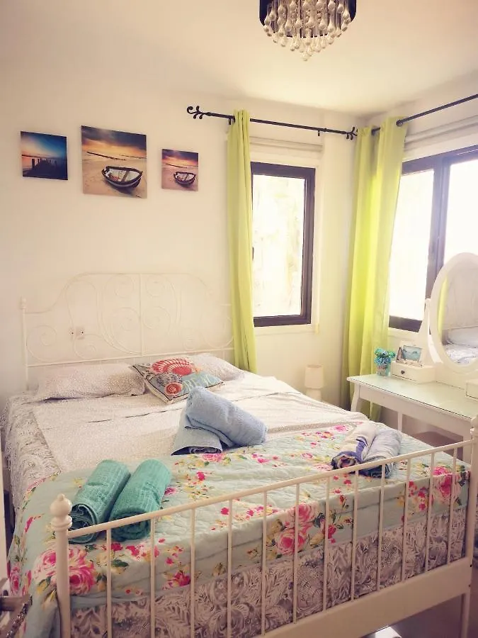 Garden Art Apartment Perivolia 0*,